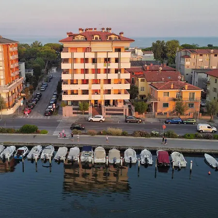 Capitol Apart Otel Grado