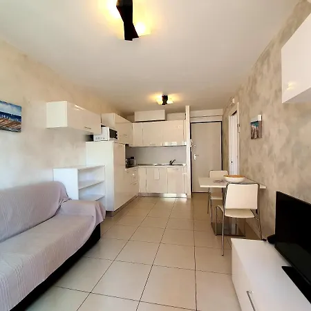 Capitol Aparthotel 2*