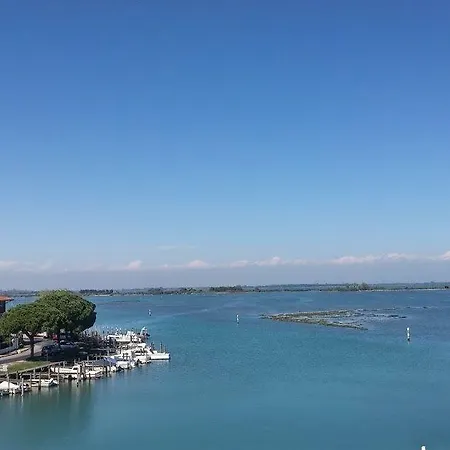Capitol 4* Grado