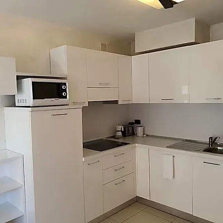 Aparthotel Capitol 4*