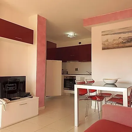 Aparthotel Capitol 4*