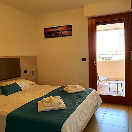 Capitol 4* Grado